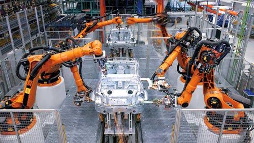 Foto en Wikipedia robots en industria